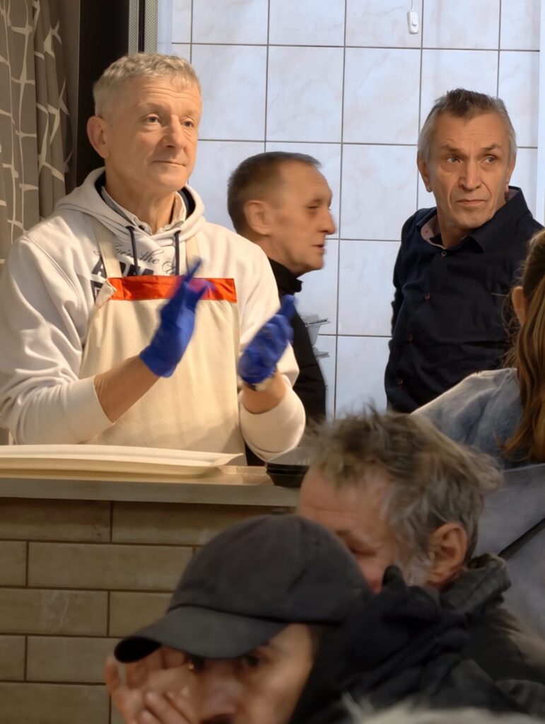 Świątecznie w Fundacji Chrześcijańskiej "Adullam". Zorganizowano tam Wigilię na 350 osób 3