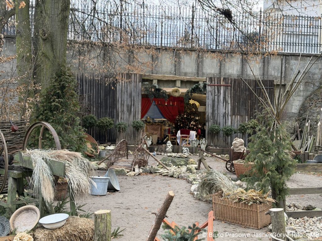 Przyozdobiona świątecznie Jasna Góra 2