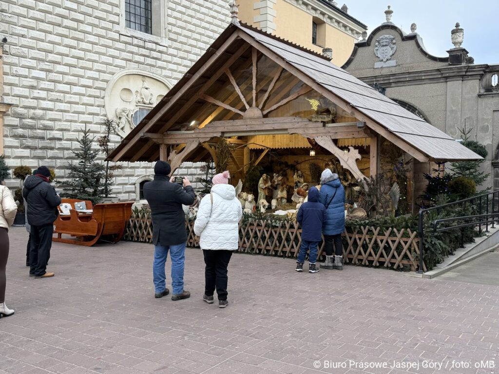 Przyozdobiona świątecznie Jasna Góra 5