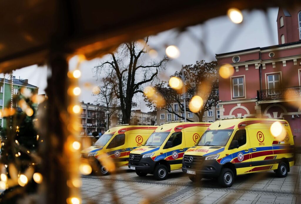 Trzy nowoczesne ambulanse za ponad 2 mln zł trafiły do częstochowskiego pogotowia 2