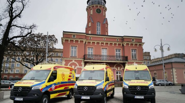 Trzy nowoczesne ambulanse za ponad 2 mln zł trafiły do częstochowskiego pogotowia 1