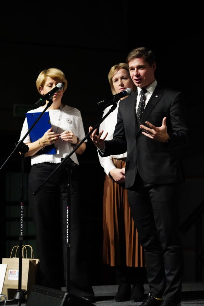 „FAKT czy FEJK – młodzi w akcji medialnej". Gala podsumowująca projekt Fundacji Przylądek Kreatywności [ZDJĘCIA] 5