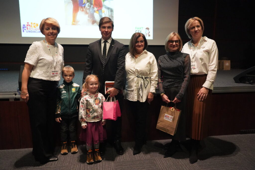 „FAKT czy FEJK – młodzi w akcji medialnej". Gala podsumowująca projekt Fundacji Przylądek Kreatywności [ZDJĘCIA] 8