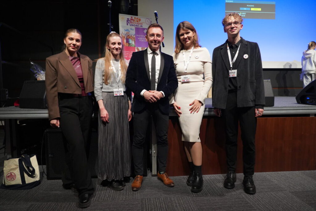 „FAKT czy FEJK – młodzi w akcji medialnej". Gala podsumowująca projekt Fundacji Przylądek Kreatywności [ZDJĘCIA] 7