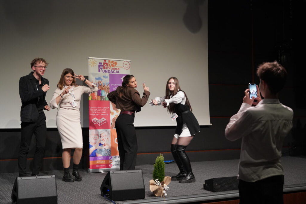 „FAKT czy FEJK – młodzi w akcji medialnej". Gala podsumowująca projekt Fundacji Przylądek Kreatywności [ZDJĘCIA] 9