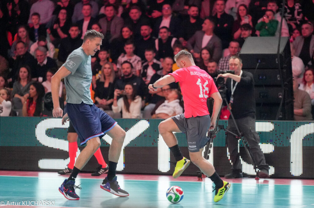 VII edycja ,,Świątecznego grania z Kubą” za nami. Były gwiazdy, świetna zabawa i pełna hala! [RELACJA] 11