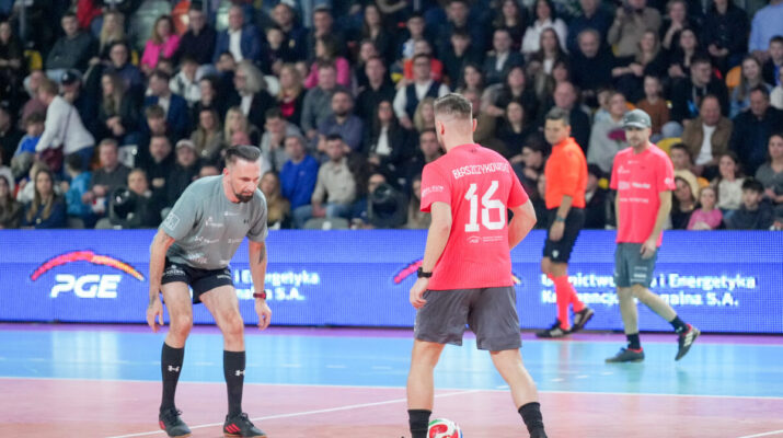 VII edycja ,,Świątecznego grania z Kubą” za nami. Były gwiazdy, świetna zabawa i pełna hala! [RELACJA] 1