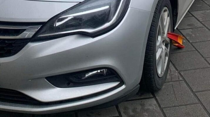 Zaparkował na zakazie, nigdy nie miał prawa jazdy 1