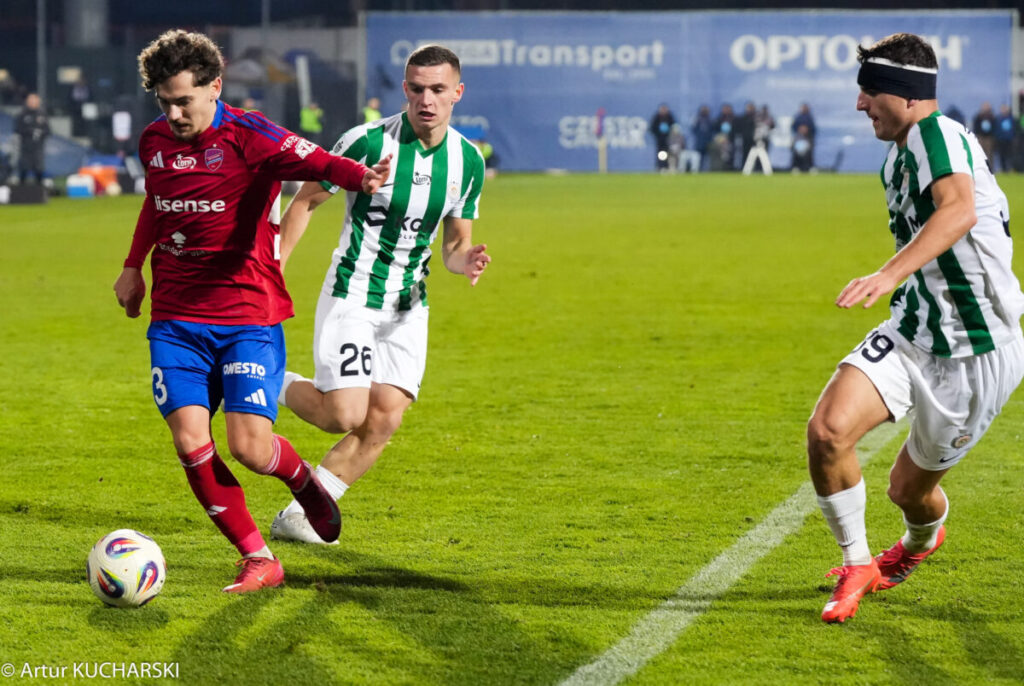 Raków nie będzie liderem PKO BP Ekstraklasy w przerwie zimowej, bo przegrał z Zagłębiem Lubin... 11