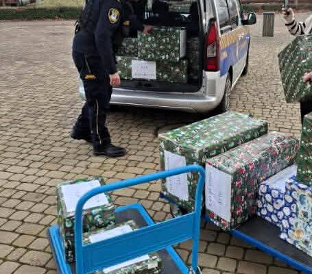 Częstochowscy strażnicy miejscy pomagali „Szlachetnej Paczce” i rozwozili prezenty 1