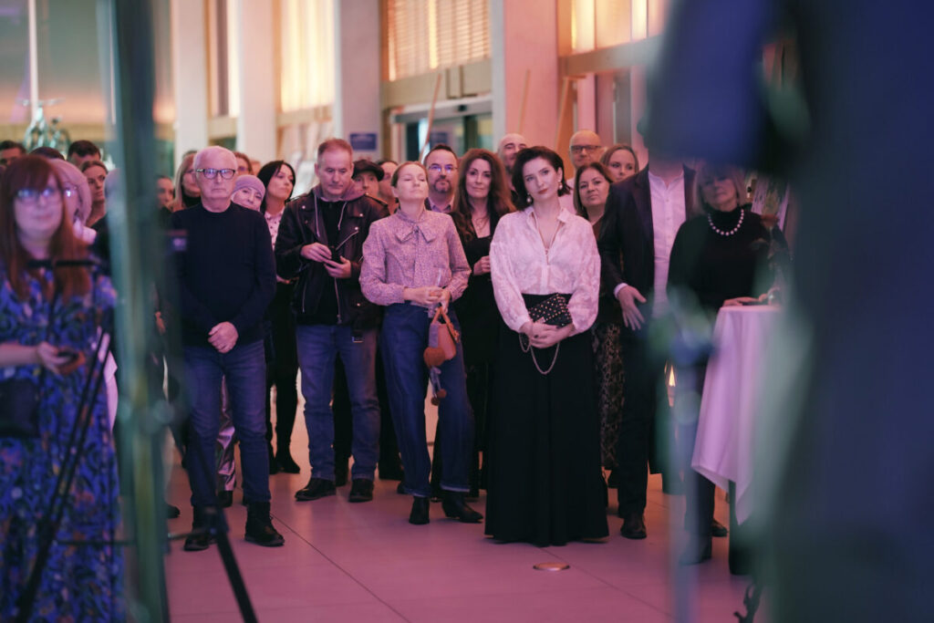 Pamięci Adama Markowskiego – wystawa „Sztuka Dobra” w Volvo Car Częstochowa 58