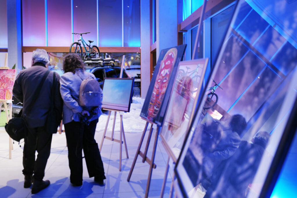 Pamięci Adama Markowskiego – wystawa „Sztuka Dobra” w Volvo Car Częstochowa 79