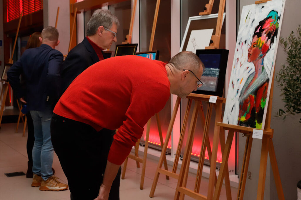Pamięci Adama Markowskiego – wystawa „Sztuka Dobra” w Volvo Car Częstochowa 13