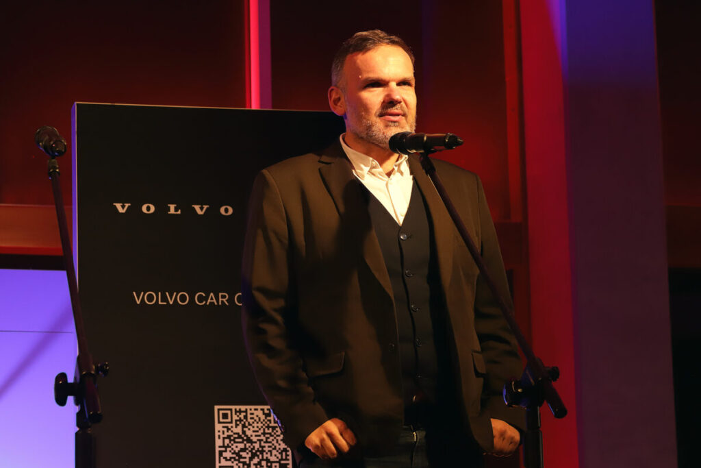 Pamięci Adama Markowskiego – wystawa „Sztuka Dobra” w Volvo Car Częstochowa 34