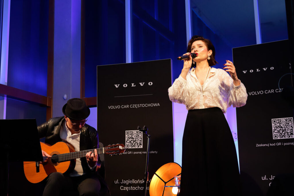 Pamięci Adama Markowskiego – wystawa „Sztuka Dobra” w Volvo Car Częstochowa 40