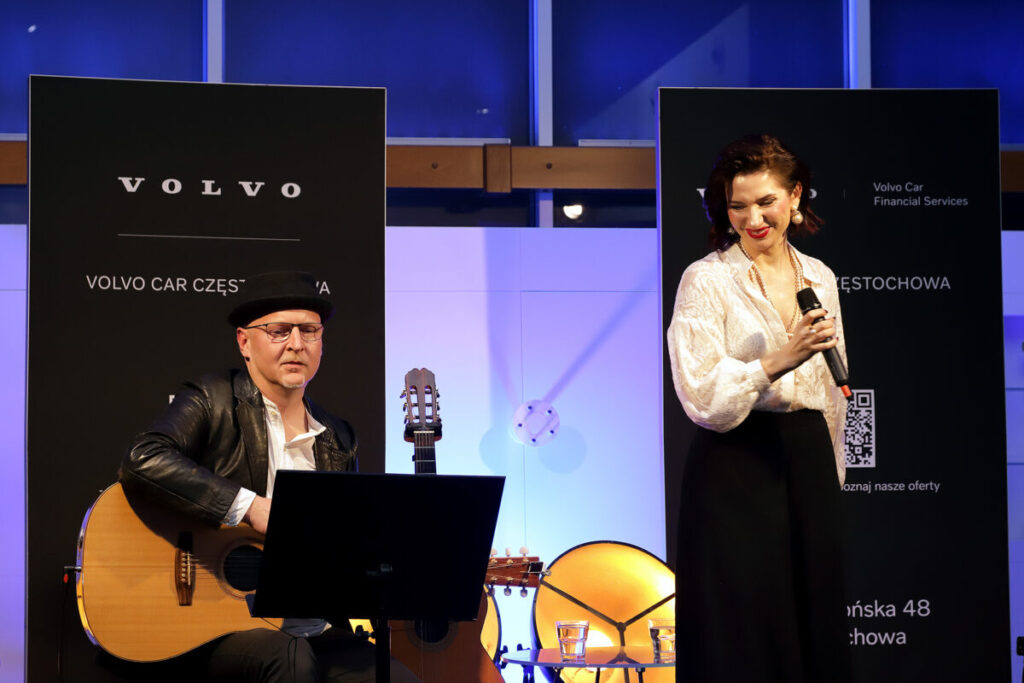 Pamięci Adama Markowskiego – wystawa „Sztuka Dobra” w Volvo Car Częstochowa 46