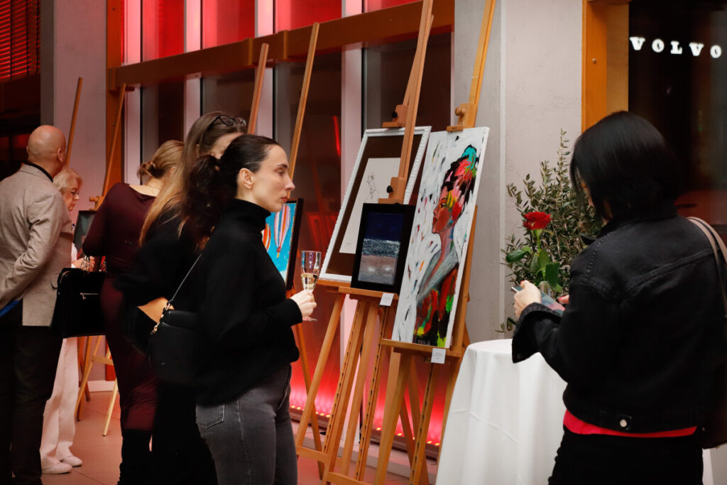 Pamięci Adama Markowskiego – wystawa „Sztuka Dobra” w Volvo Car Częstochowa 28