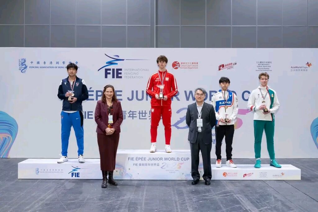 Ogromny sukces szermierza WLKS Kmicic! Wygrał turniej Pucharu Świata w Azji! 3