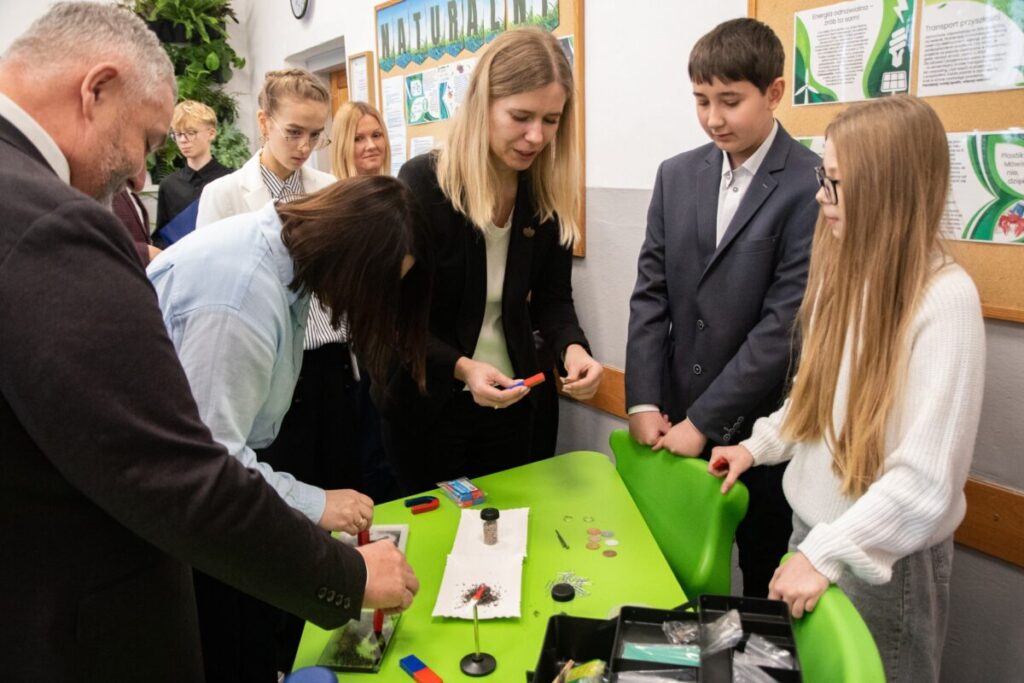 Ekologiczne ABC. Gmina Konopiska - otwarcie Zielonej Pracowni w Zespole Szkolno-Przedszkolnym w Hutkach [fotorelacja] 1