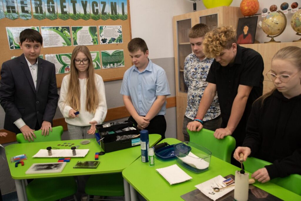 Ekologiczne ABC. Gmina Konopiska - otwarcie Zielonej Pracowni w Zespole Szkolno-Przedszkolnym w Hutkach [fotorelacja] 7