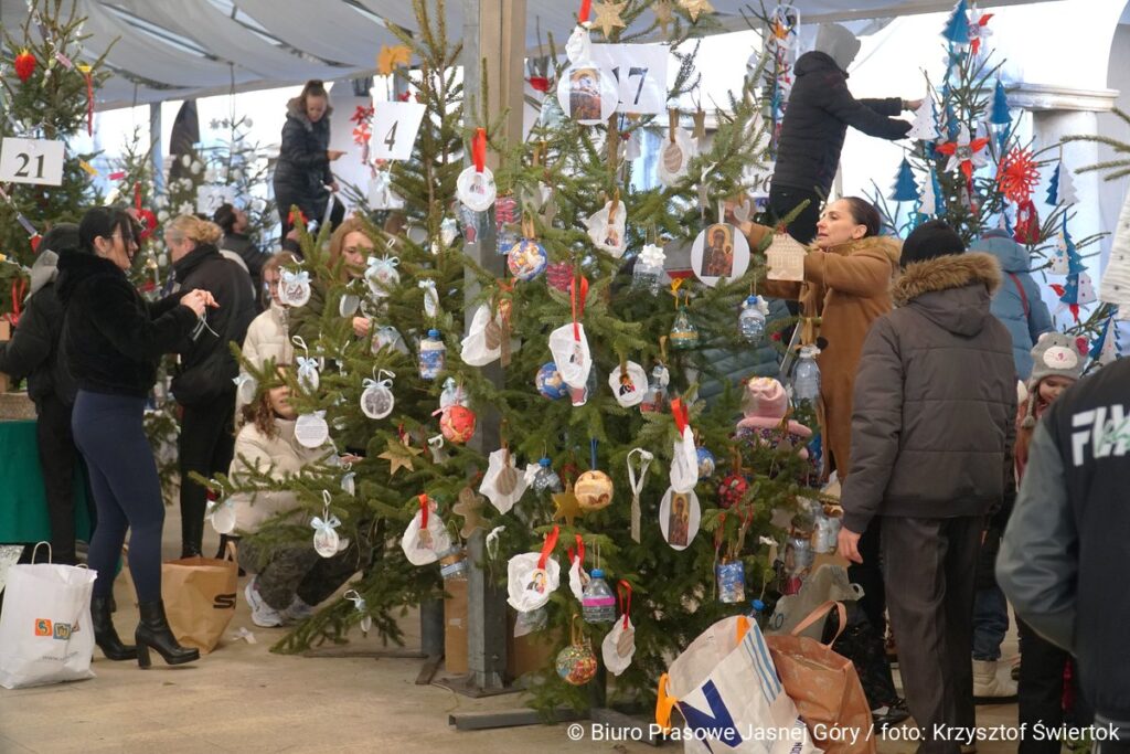 Jasna Góra. 18. Konkurs na Wieczernikową Choinkę. Drzewka zostały udekorowane [ZDJĘCIA] 12
