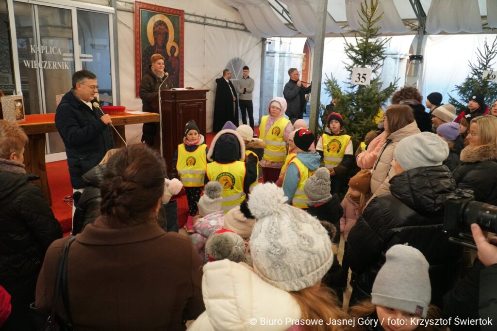 Jasna Góra. 18. Konkurs na Wieczernikową Choinkę. Drzewka zostały udekorowane [ZDJĘCIA] 9