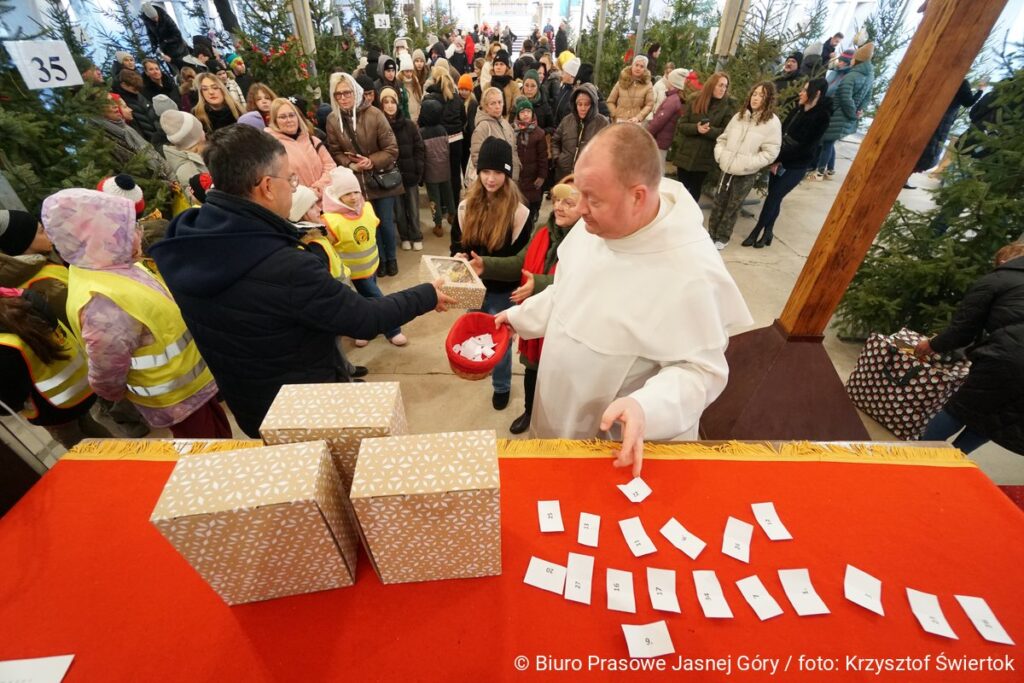 Jasna Góra. 18. Konkurs na Wieczernikową Choinkę. Drzewka zostały udekorowane [ZDJĘCIA] 29