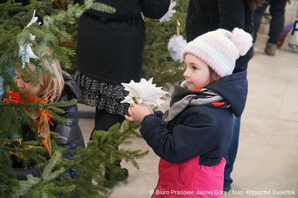 Jasna Góra. 18. Konkurs na Wieczernikową Choinkę. Drzewka zostały udekorowane [ZDJĘCIA] 4