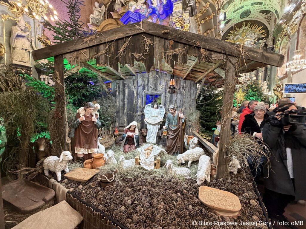 Przyozdobiona świątecznie Jasna Góra 3