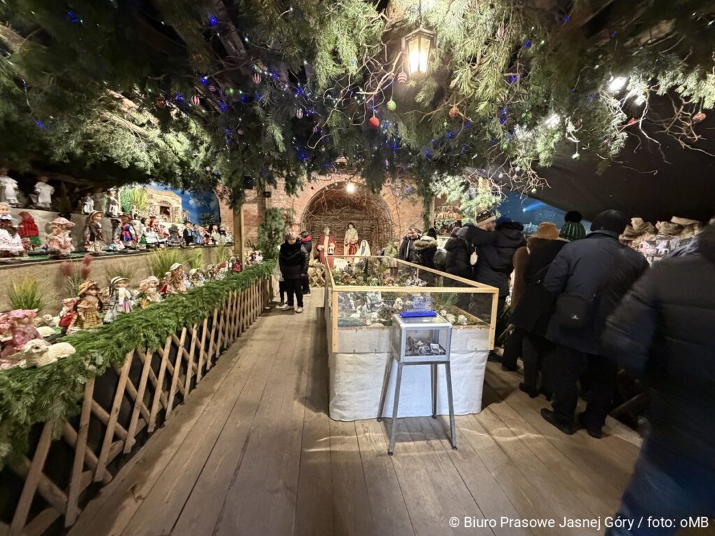 Przyozdobiona świątecznie Jasna Góra 4