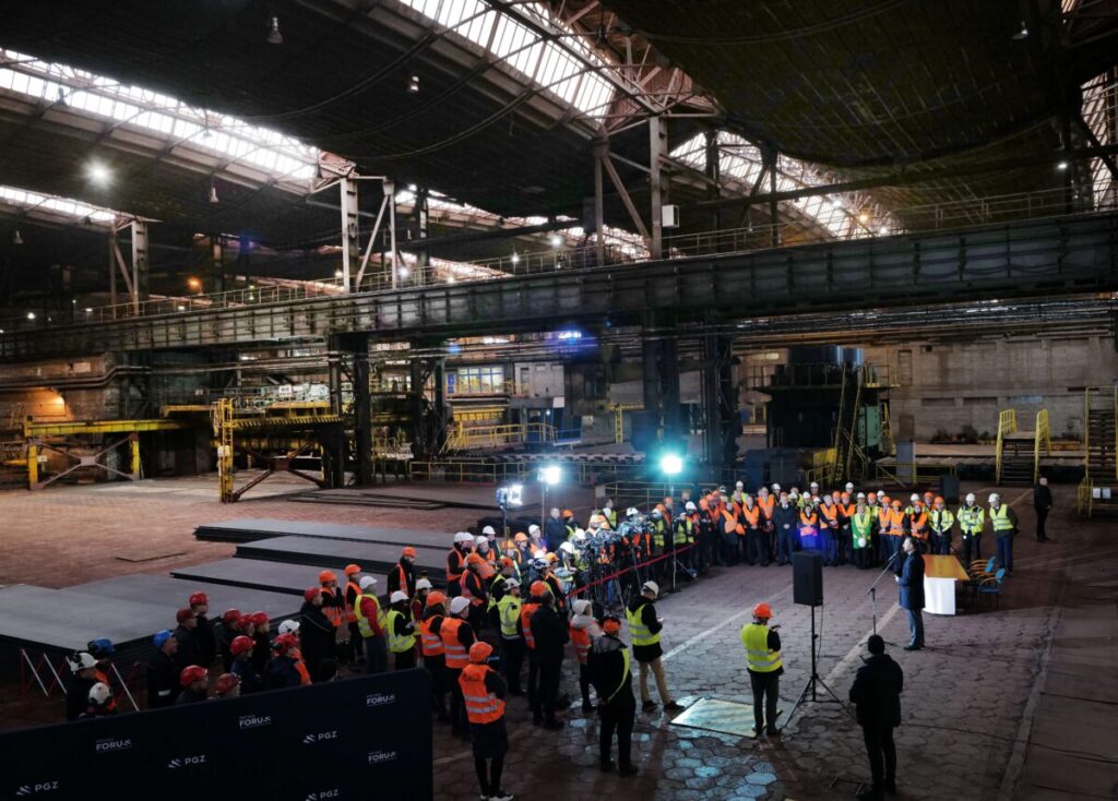 "To dzień historyczny": MON kupiło Hutę Częstochowa [ZDJĘCIA] 18