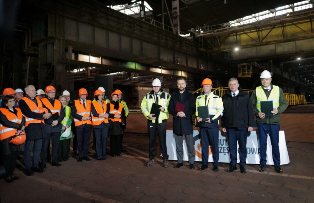 "To dzień historyczny": MON kupiło Hutę Częstochowa [ZDJĘCIA] 8