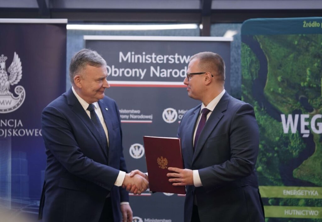 "To dzień historyczny": MON kupiło Hutę Częstochowa [ZDJĘCIA] 17