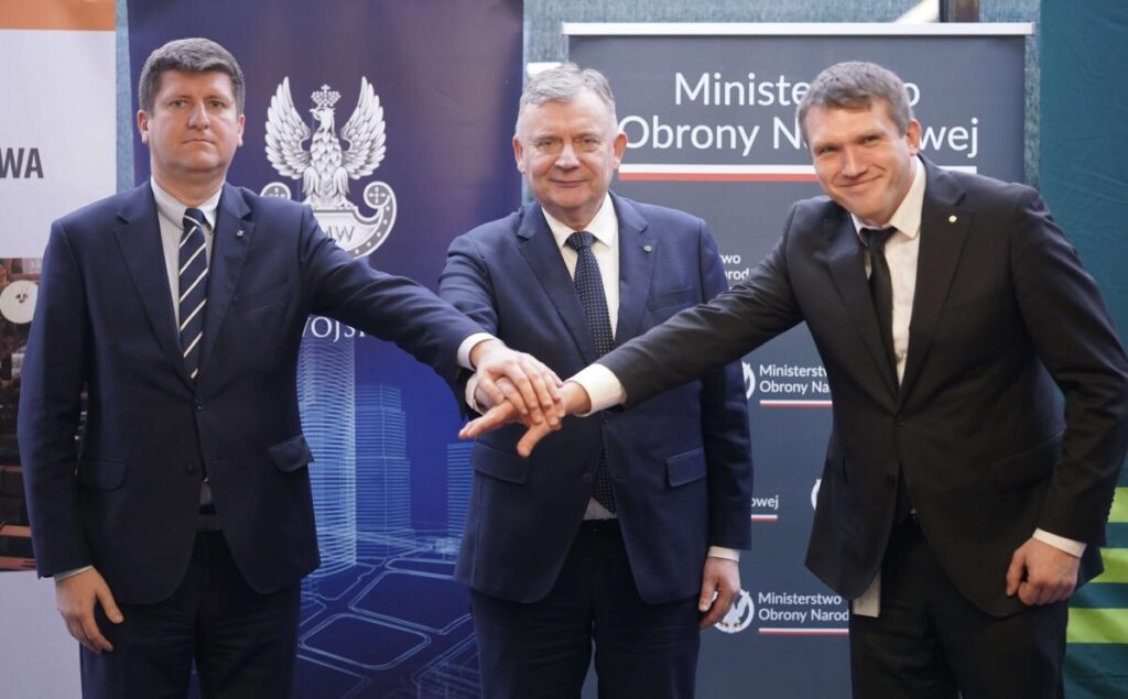 "To dzień historyczny": MON kupiło Hutę Częstochowa [ZDJĘCIA] 5