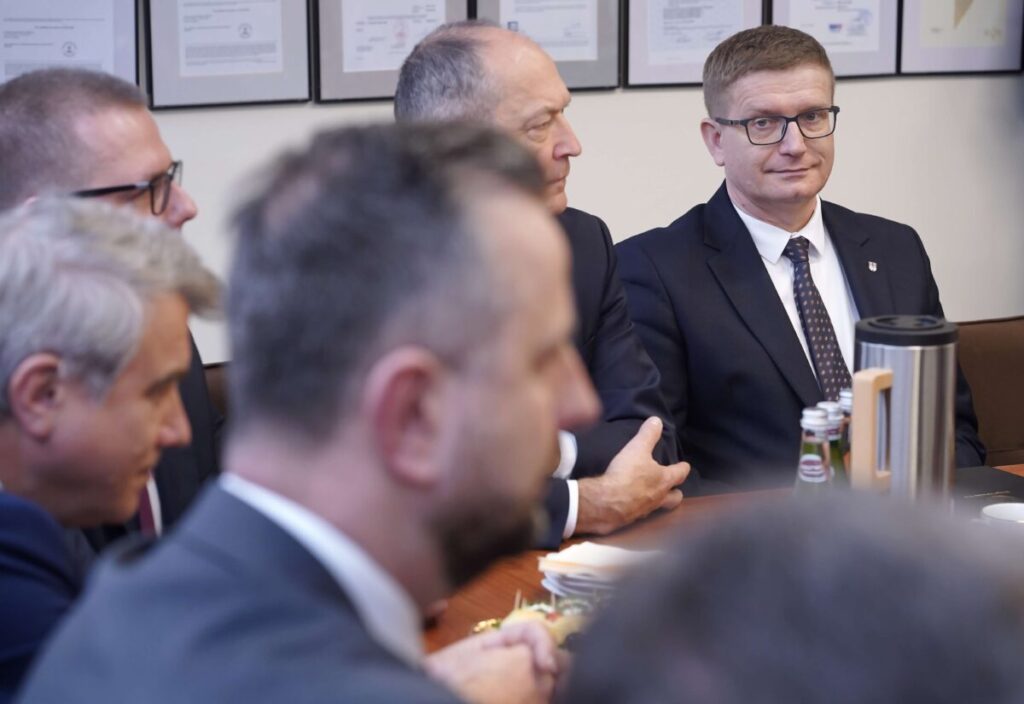 "To dzień historyczny": MON kupiło Hutę Częstochowa [ZDJĘCIA] 15