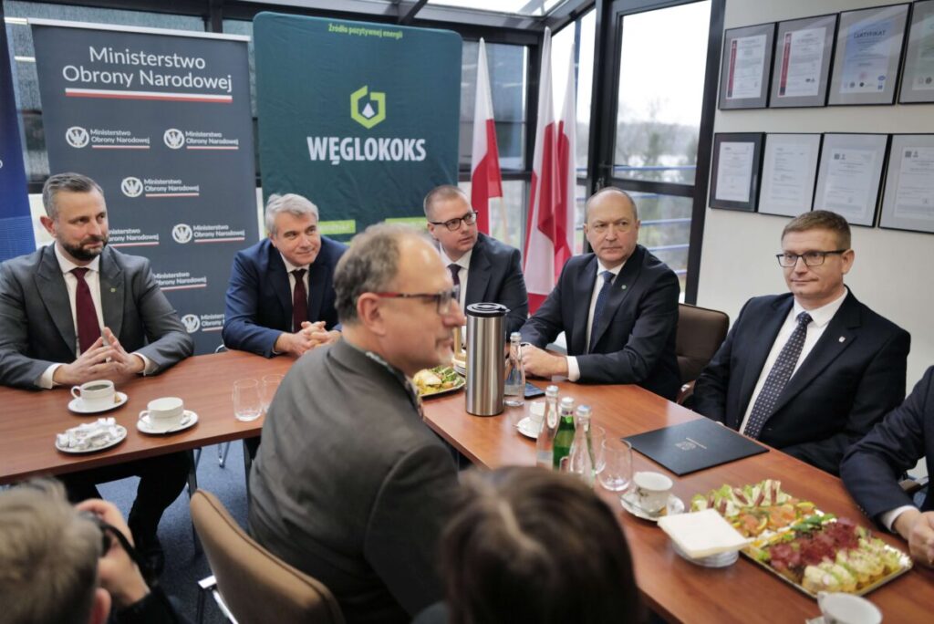 "To dzień historyczny": MON kupiło Hutę Częstochowa [ZDJĘCIA] 13