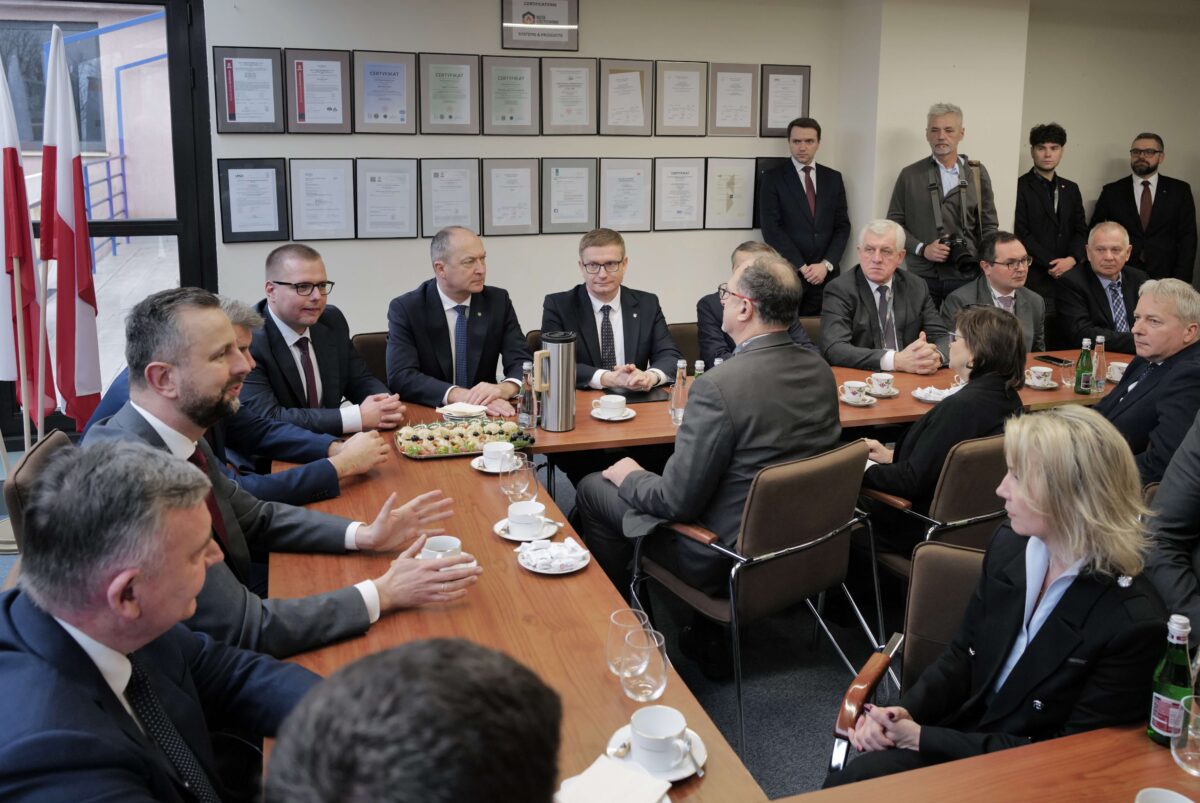 "To dzień historyczny": MON kupiło Hutę Częstochowa [ZDJĘCIA] 10