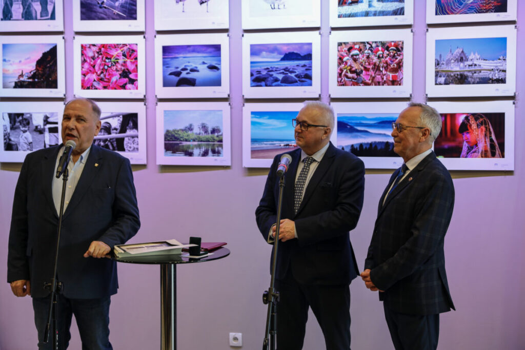 Wystawa Międzynarodowego Medycznego Klubu Fotografów FIAP w Muzeum Monet i Medali Jana Pawła II 18