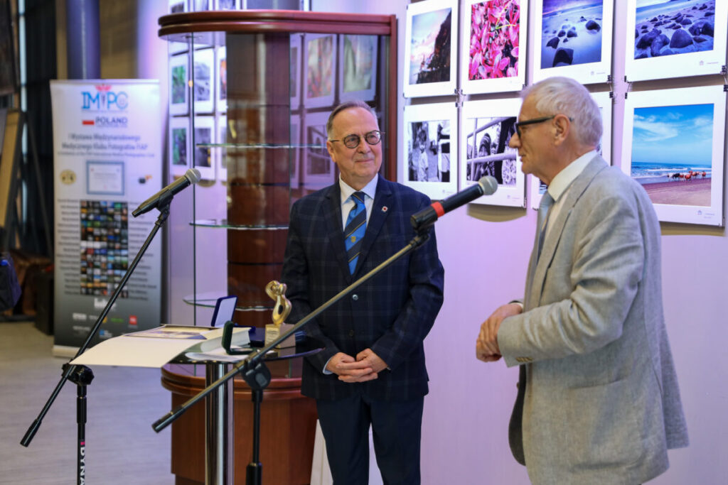 Wystawa Międzynarodowego Medycznego Klubu Fotografów FIAP w Muzeum Monet i Medali Jana Pawła II 16