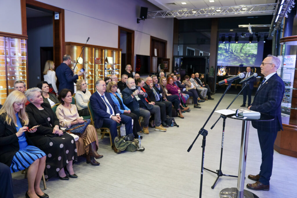 Wystawa Międzynarodowego Medycznego Klubu Fotografów FIAP w Muzeum Monet i Medali Jana Pawła II 3