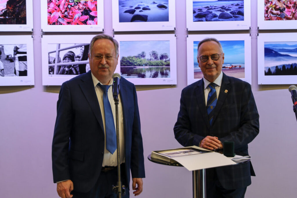 Wystawa Międzynarodowego Medycznego Klubu Fotografów FIAP w Muzeum Monet i Medali Jana Pawła II 4