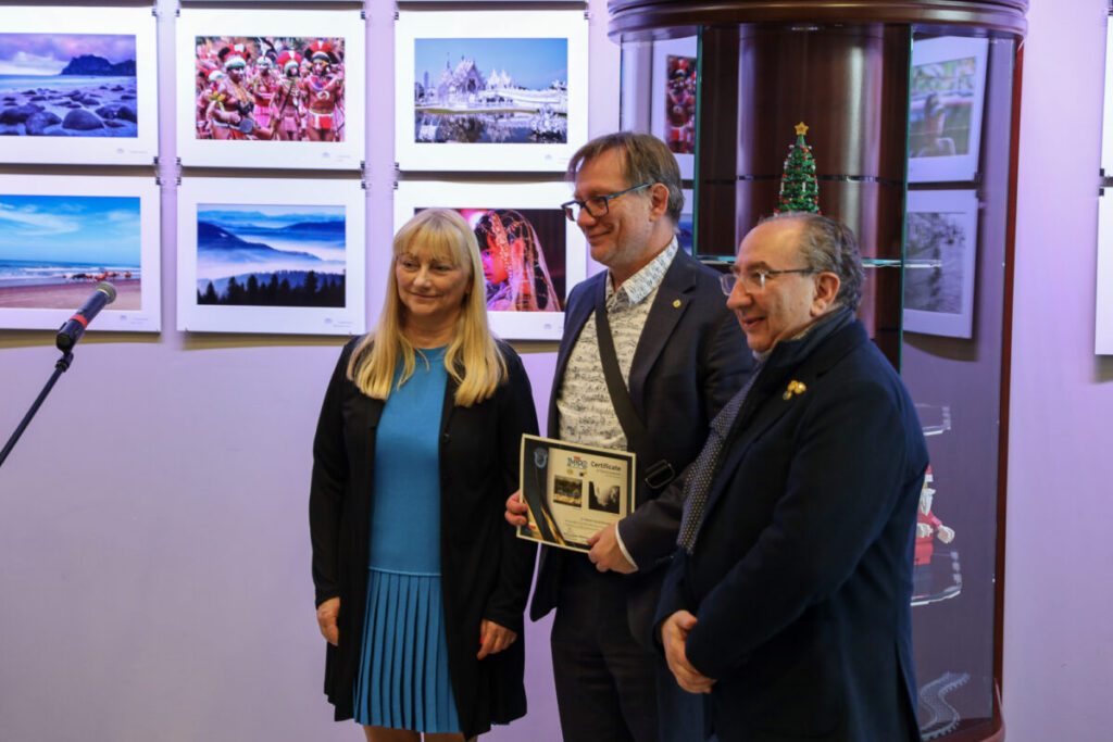 Wystawa Międzynarodowego Medycznego Klubu Fotografów FIAP w Muzeum Monet i Medali Jana Pawła II 11