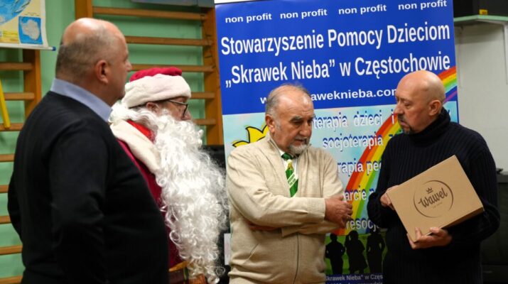 Przedstawiciele częstochowskiego sportu kontynuowali w czwartek akcję „Gwiazdy sportu i estrady dzieciom"... 3