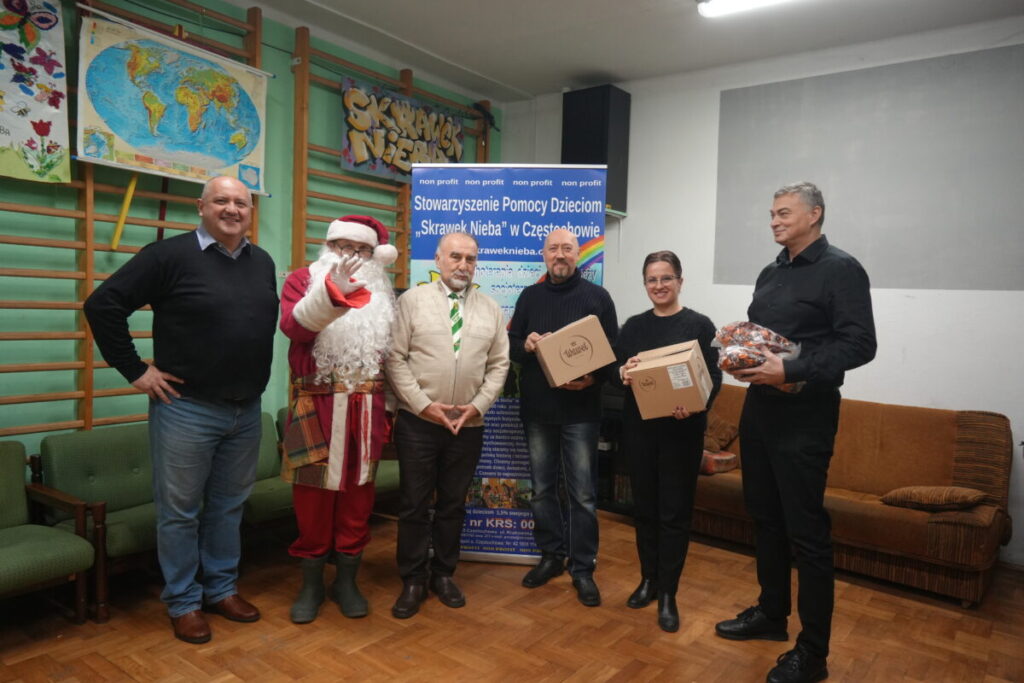 Przedstawiciele częstochowskiego sportu kontynuowali w czwartek akcję „Gwiazdy sportu i estrady dzieciom"... 2