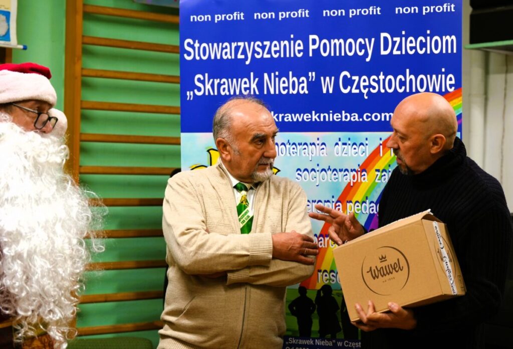 Przedstawiciele częstochowskiego sportu kontynuowali w czwartek akcję „Gwiazdy sportu i estrady dzieciom"... 5