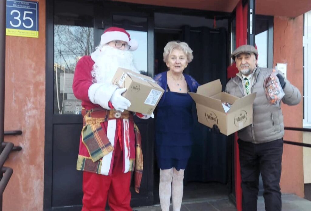 Przedstawiciele częstochowskiego sportu kontynuowali w czwartek akcję „Gwiazdy sportu i estrady dzieciom"... 4