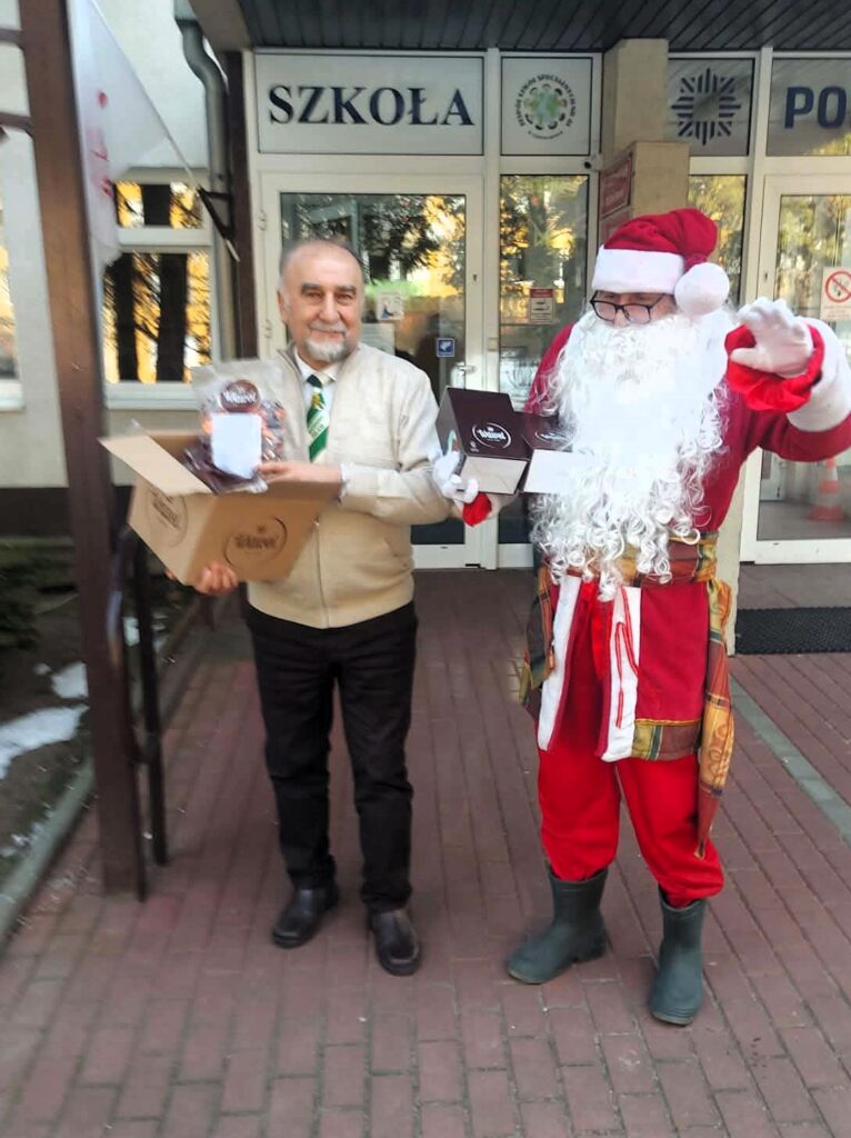 Przedstawiciele częstochowskiego sportu kontynuowali w czwartek akcję „Gwiazdy sportu i estrady dzieciom"... 3