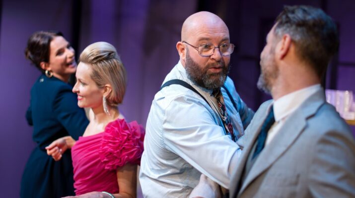 "Wstyd", czyli "Teściowie" w wersji teatralnej na scenie Filharmonii Częstochowskiej. Mamy podwójne zaproszenie [KONKURS] 1