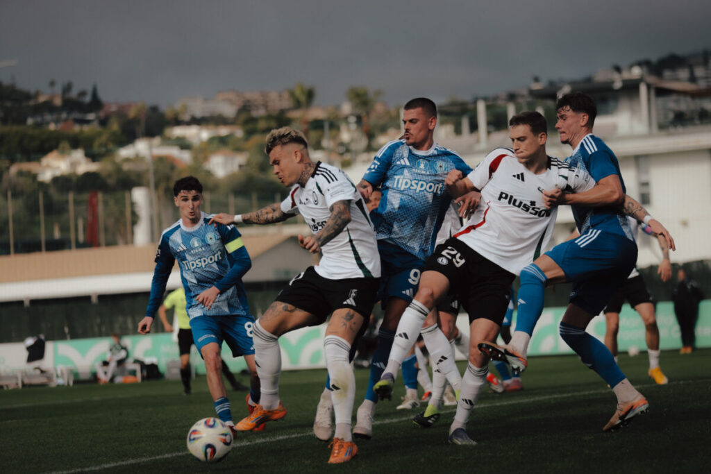 Legia Warszawa trenera Papszuna wygrała w hiszpańskiej Marbelli, czyli tam, gdzie Raków był rok temu... 3