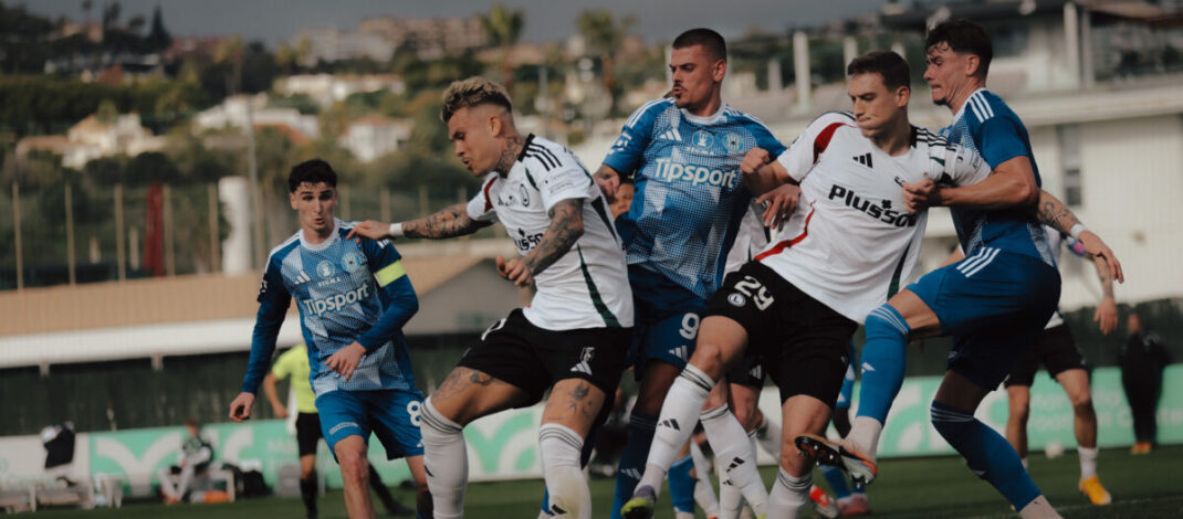 Legia Warszawa trenera Papszuna wygrała w hiszpańskiej Marbelli, czyli tam, gdzie Raków był rok temu…